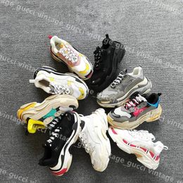 Hommes Triple S Chaussures Clear Sole Sneaker Semelle extérieure à 3 couches Femmes Luxurys Designers baskets Paris 17FW Noir Blanc Lettre Coloré Rétro Dames Casual Baskets 35-46