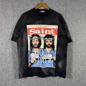 Heren T-shirts Xiaozhong Modemerk Saint Portrait Patroon Tijdschriftomslag Print Amerikaanse Retro Distressed Losse T-shirt met korte mouwen voor mannen en vrouwenmPB05