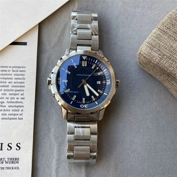 Mens Watch Fashion Leisure and Business Machine Movement Watchband en acier de haute qualité 42 mm grand cadran