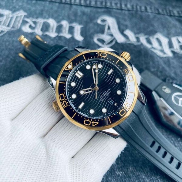 Regarder des hommes de haute qualité Designeromegwatches vs Sea Horse M Automatique mécanique Regarder un trimestre Orange Night Glow ou M Diving Men's