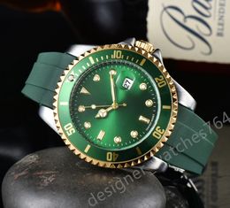relojes para hombres Diamond Watch Diseñador Estilo de la escuela Calendario Pink Green Multicolor Motor Multi-Color Relojes de atmósfera simple para los hombres Día Día Disinteras Muñecas de pulsera de la pulsera