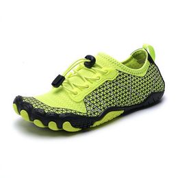 Les chaussures d'eau masculines portent des baskets de train résistantes en plein air à double usure Unisexe Aqua Slippers Size36-47 240410