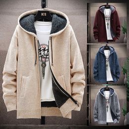 Pull tricoté d'hiver pour hommes imprimé vêtements de mode coréenne tricots vêtements Cardigan capuche avec peluche et polaire épaissie 240113