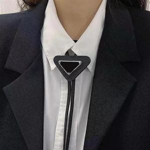 Hommes Femmes Designer Cravates Mode En Cuir Cravate Noeud Pour Hommes Dames Avec Motif Lettres Cravates Fourrure Couleur Unie Cravates219E