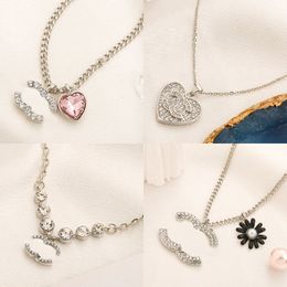 Collares de lujo para mujer para hombre y mujer, colgante de diseñador, joyería de acero inoxidable, letra de marca, cadena de personalidad de moda, joyería de regalo de boda de cristal