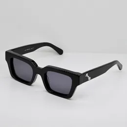 Mens femmes polariser les lunettes de soleil chaudes chaudes et épais assiettes classiques pour la mode noire 008 Designer White Frame Eyewear Man Sun Glasses UV400 WI S