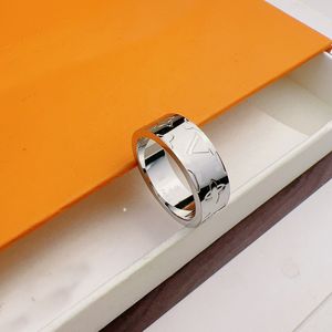 Mens Womens Designer Hart Letter Liefdevormige Ring voor Mannen Sieraden Verlovingscadeau Ringe Band Sier Gouden Ringen