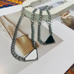 Chaîne de créateur de luxe de mode pour femmes pour femmes bijoux de mode noir blanc p