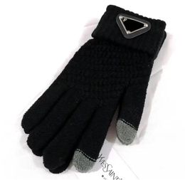 Para mujer para hombre Cinco dedos Guantes Diseñador de moda Marca Impresión de letras Espesar Mantener cálido Guante Invierno Deportes al aire libre Algodón puro Alta calidad