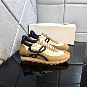 Zapatos casuales de lujo para hombre y mujer Zapatos clásicos Forrest Gump Flow Runner en zapatilla de deporte con cordones de gamuza de nailon Parte superior suave Suela ondulada de goma miel que se curva alrededor 09