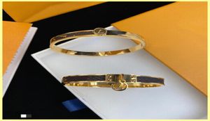 Hommes Femmes Designer De Luxe Bracelet Mode Chaîne En Or Lettres Pendentif En Cuir L Bracelets Pour Femme Fête De Mariage Bijoux Cadeau 25095663