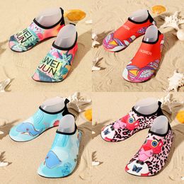 Mentes pour femmes non glissées Unisexe Eau 2024 Chaussures de baskets natation de plongée Summer Aqua Beach Sandale Flat Shoe Socks Slipper For Men Women 36-45 Gai 891