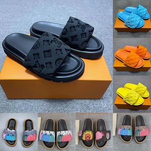 Chaussures des femmes de femmes pour femmes glissements de créateurs de l'hôtel Douche d'été plage de Khaki Black Blanc Sandales pour la plate-forme de maison plate Femmes Oreiller Sandles Claquette