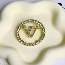 Para mujer para hombre suéter traje collar broches diseñador de moda marca V letra broche de lujo de alta calidad chapado en oro ropa de boda