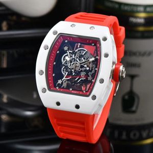 Menwristwatches 3 PIN Modemerk Sport Casual Quartz Kijk vrouwen waterdichte Silicone Men Watches