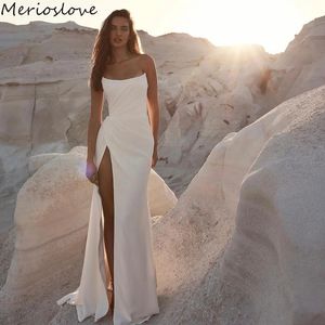 Merioslove Simple Soft Satin Sirène Robe de mariée sans manche