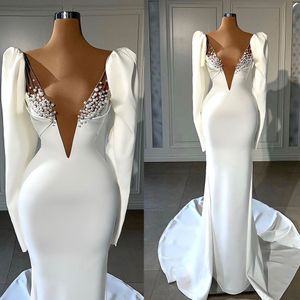Sirène 2023 Robes de soirée designer manches longues plongeant en V perles perles cristaux de perles satin plus tailles plis de bal robe de bal