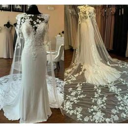 Robes de sirène magnifique robe de mariage nuptiale Applique de dentelle avec des boutons couverts à capes sur mesure Country de plage plus taille Vestido de Novia