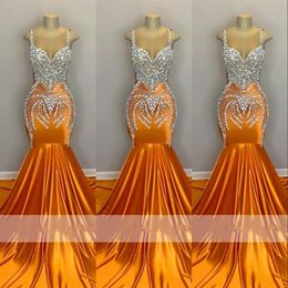 Sirène des robes de bal orange sier sier perles de cristal plus taille arabe couche couche illusion sans manches en soirée