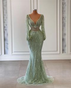 Mermaid prom sprankelende jurken Sexy Deep V nek lange mouwen pailletten Appliques kralen kralen holle kant glanzende vloer lengte plus maat formele feestjurken op maat gemaakt