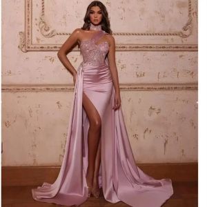 Mermaid Sparkling Pink Prom -jurk Mouwloze pailletten Satijn Side Slit Halter Een schouder Sweep Lengte Vestido de novia Custom Made Made