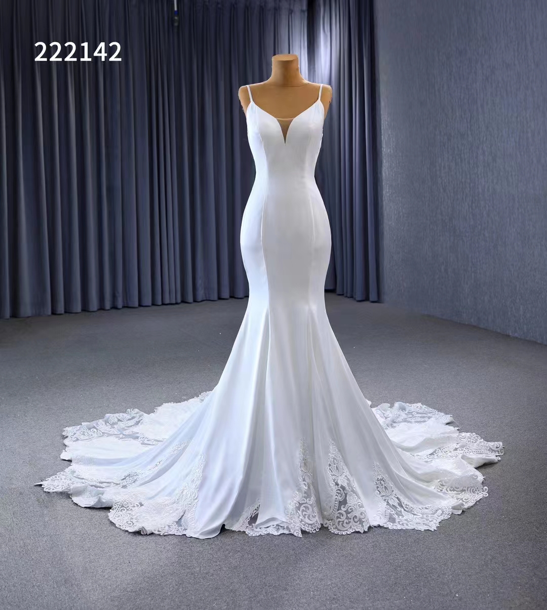 Meerjungfrau Hochzeitskleid Spaghetti -Gurtkapelle Zug Applikationen Einfach weiß SM 222142