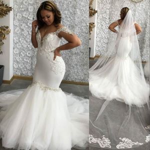 2021 Sexy Plus Taille Dentelle Cristaux D'argent Robes De Mariée Sirène Hors Épaule Arabe Aso Ebi Style Robes De Soirée De Mariée Robes De Novia Balayage Train Creux Dos