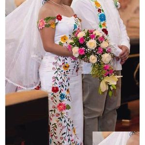 Abiti da sposa a sirena Abito messicano bianco con ricami floreali Abiti da sposa eleganti in raso lungo Vestido De Novia Off The Shoder G Dha9L