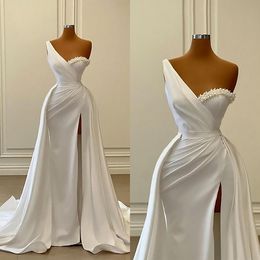 Zeemeermin bruiloft eenvoudige parels kralen bruidsjurken met overskirts zijkant split bruid jurken op maat gemaakte plus maat