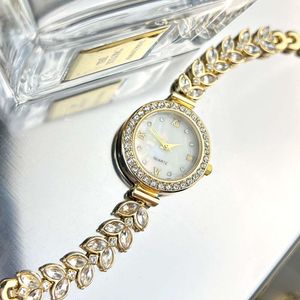 Zeemeermin damesset van legering, licht luxe niskwarts modehorloge