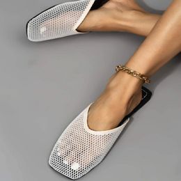 Mesh Fashion Slippers pour femmes Plat inférieur carré TOE TOE FLIPS FLOPS HOLOCH CASSORIQUE Sandales solides simples plus taille Chinelo NUV 9779