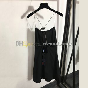 Vestido Sexy con tirantes para mujer, vestidos con insignia de Metal, vestido transpirable sin espalda, vestidos de fiesta sin mangas