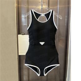 Badge en métal Swimswear Femmes Bikini Design Back Back Bathing Costume Designer Swimsuit High Waist Bikini pour l'été