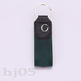 Boucle en métal lettre porte-clés design unisexe porte-clés vert et rouge sangle portachiavi mode voiture accessoires luxe porte-clés cuir marron PJ055 C23