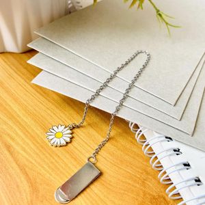 Metalen clip boekenhoek creatieve boekenlegger voor witte chrysant zilveren ketting hanger cadeau