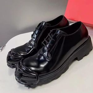 Metal Derby Leather Shoes Men Echte lederen vrouwen Designer Boots D Toe Dress Shoe