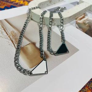 Metalen designer p sieraden trendy damesketting verjaardagscadeau mooie zwart witte kettingen voor mannen hangers prachtige driehoekige emaille ZB011 F4