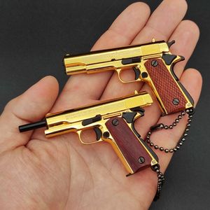 Metal Gold Color Pistol Toy Gun Miniature Model Legering Woodhandgreep Keychain Gift Backpack Hanger Decoratie Geschenk speelgoed Trend Boy Favoriet 1160