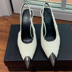 Chaussures habillées pour femmes à tête en métal Talons en cuir verni haut de gamme de luxe Sandales de créateur de fête pointues à la mode sexy Chaussures simples assorties aux couleurs élégantes