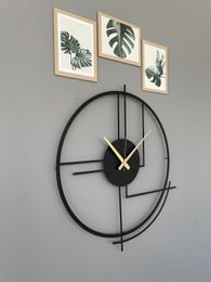 Grande horloge murale en métal, décor d’horloge silencieuse minimaliste, meilleur cadeau d’horloge pour la maison, horloge noire de conception moderne, horloge murale Boho, horloge pour mur