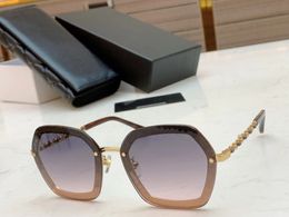 Lettre en métal garnie de lunettes de soleil sans cadre mode femmes creux Double faisceau chaîne en cuir couture lunettes de soleil Ch2210