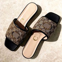 matelting sandale toboggan Designer de luxe Mule Beach Canvas Sliders Nouvelles pantoufles Sunny Summer Shoe Girl Loafer Sexy Pool Womens Mens Brown Flat Chaussures Casual Sandale