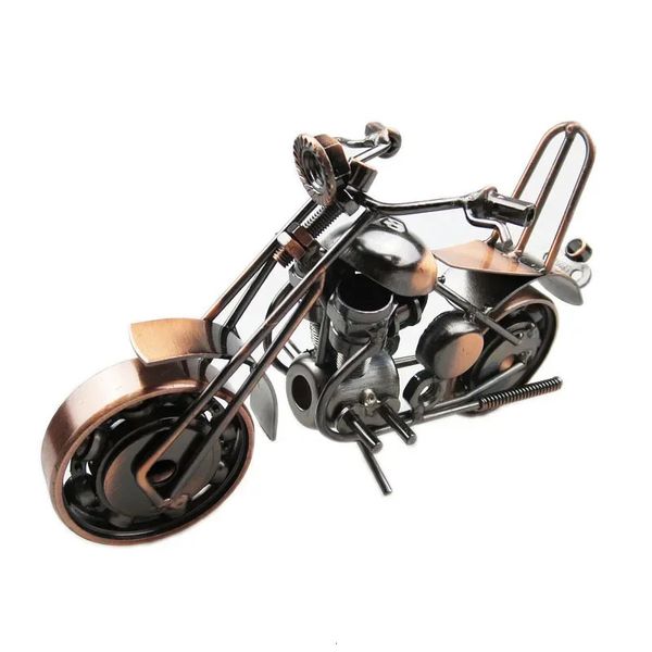 Estatuas de motocicleta de metal para decoración del hogar Modelo Retro Estatuilla de motor Decoración de metal Hecho a mano Hierro Moto Prop Vintage 240131