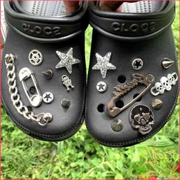 Metal punk Croc Charms Designer Vintage Pin de la cadena Rivet Decoración de calzado Buque Niños Mujeres Mujeres Dultos de regalos para niñas para Croc Jibbi207E