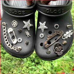 Métal Punk Croc Charms Designer Vintage Pin Rivet Chaîne Chaussure Décoration Sabots Enfants Garçons Femmes Filles Cadeaux Charme pour CROC Jibbi270y