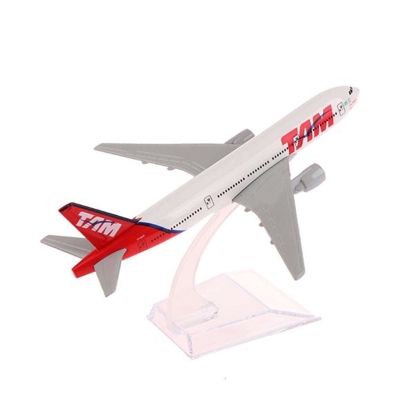 Échelle métallique 1: 400 Réplique des avions Brésilien Tam Boeing 777 Avion Diecast Model Aviation Plane Collectable Toys for Boys