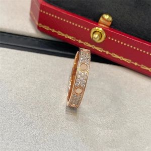 Metaal verzilverde herenliefhebbers Ringen voor vrouwen huwelijk briljante kristal snijwerk letters patroon maat 7 8 9 10 jubileumschroef vergulde gouden ring zb019 e4