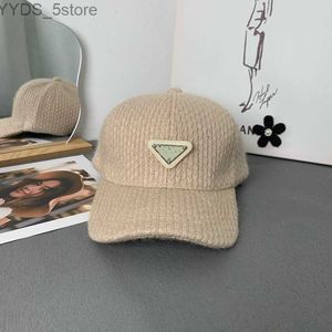 Metal Triangle Baseball Gat Ball Caps Femenino Autumn/Invierno Moda de invierno Sombrero de pato británico Neta Red Same Style Snapback YQ231116