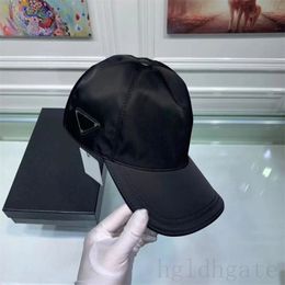 Gorra de diseñador de triángulo de metal con letra para mujer re nylon regalos de cumpleaños de Navidad casqueta ordinaria casual sombreros de camionero diseñador hermoso común PJ051 G4