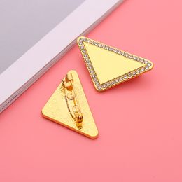 Metalen driehoek P Letter Booch Topkwaliteit Diamantpennen Broche18k Gold vergulde zilveren broche sieraden voor man Women Fashion Accessoires Gift